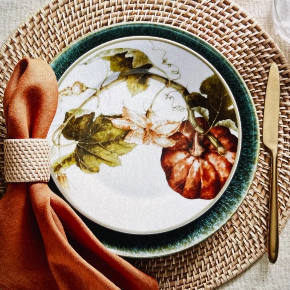 Williams Sonoma Botanical Pumpkin Salad Dessert Plates 8.5” diameter (Set of 4)